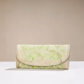 Beige - Chain Stitch Crewel Hand Embroidery Velvet Clutch